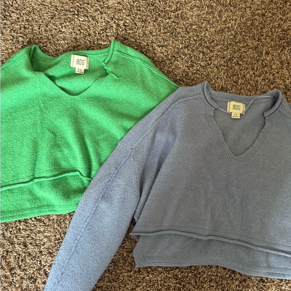 BDG V-Neck Sweaters in Green and Blue